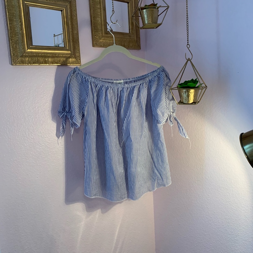 Off the shoulder light blue shoulder tie top
